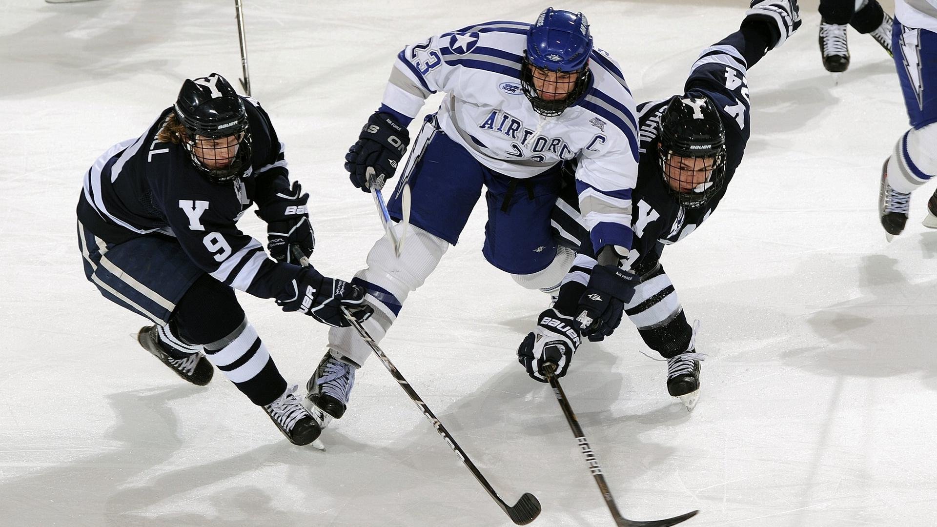 巴尔：凭借出色的防守意识和球场阅读能力，他是全黑队的防守中坚