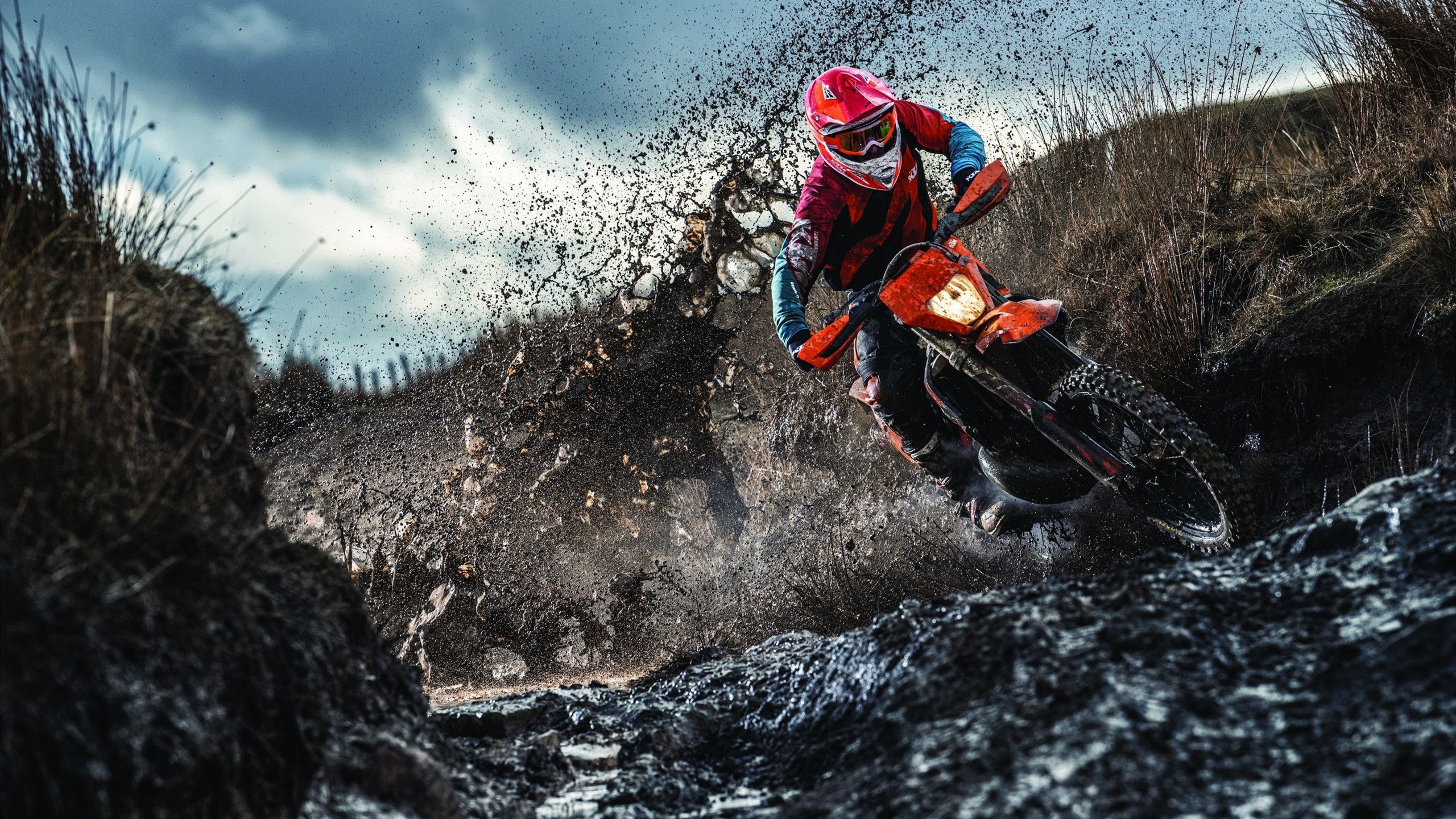 曼联备战期间进行封闭战术演练，复盘曼联战术